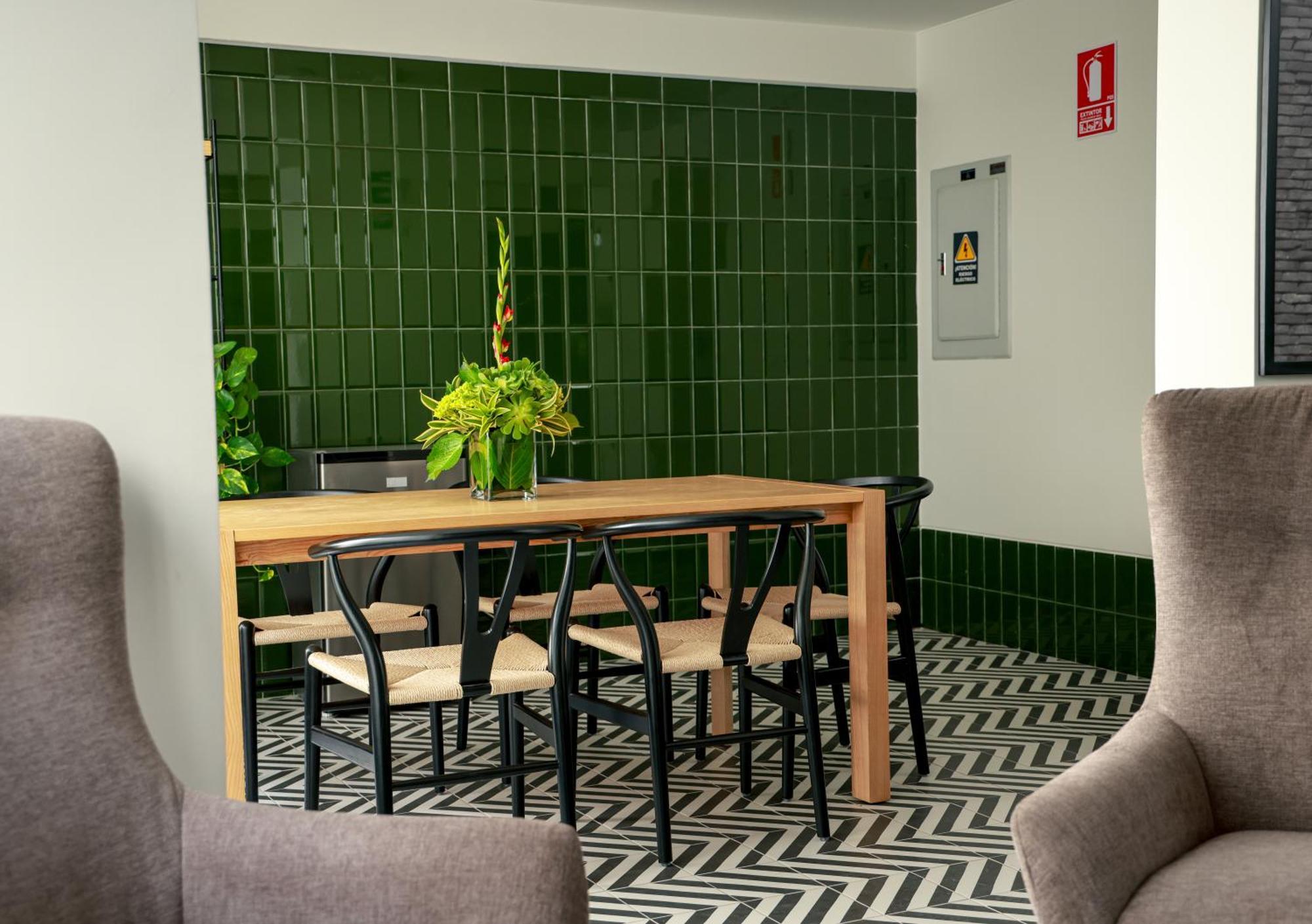 En Barranco 2br Limpieza Diaria Incluida * Lima